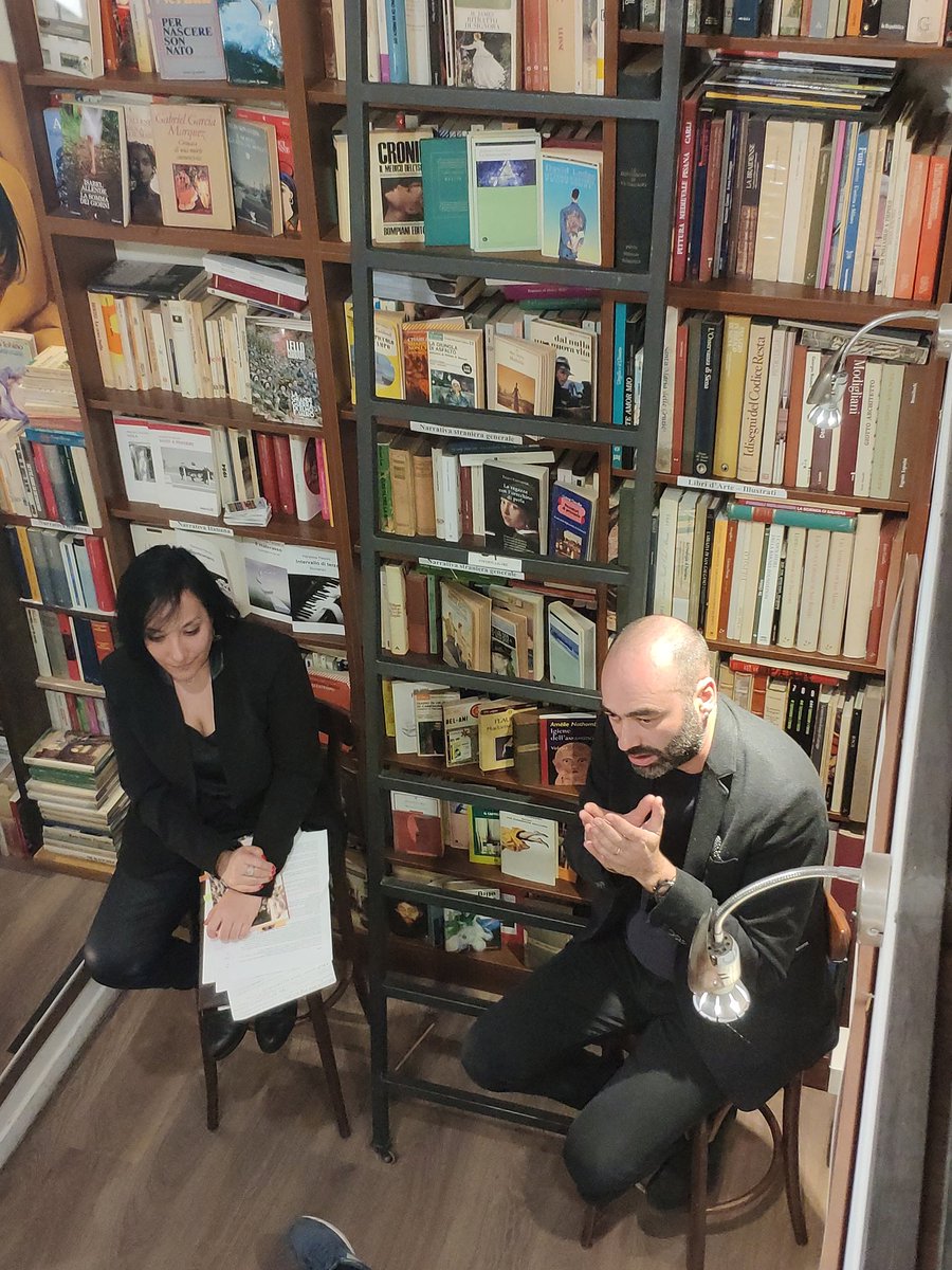 Iranwebitalia's tweet photo. Alla presentazione milanese di "Iran, 1979" di @anto_sacchetti https://t.co/M3hctdOzSJ