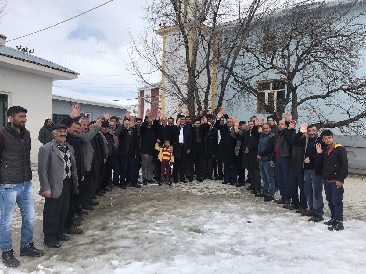GuniniMugdat's tweet photo. #TEVAZUSAMİMİYETGAYRET
Belediye başkan Adayımız Sn.@Salih_Akmann ve 3 kademe İlçe Teşkilatımızla #HIDIR mahallemizde saha çalışmalarımıza devam ediyoruz.durmak yok yola devam
#MemleketişiGönülİşi
@erkankandemir @kayhantoglu @NecdetTakva https://t.co/k9WsCtbpvt