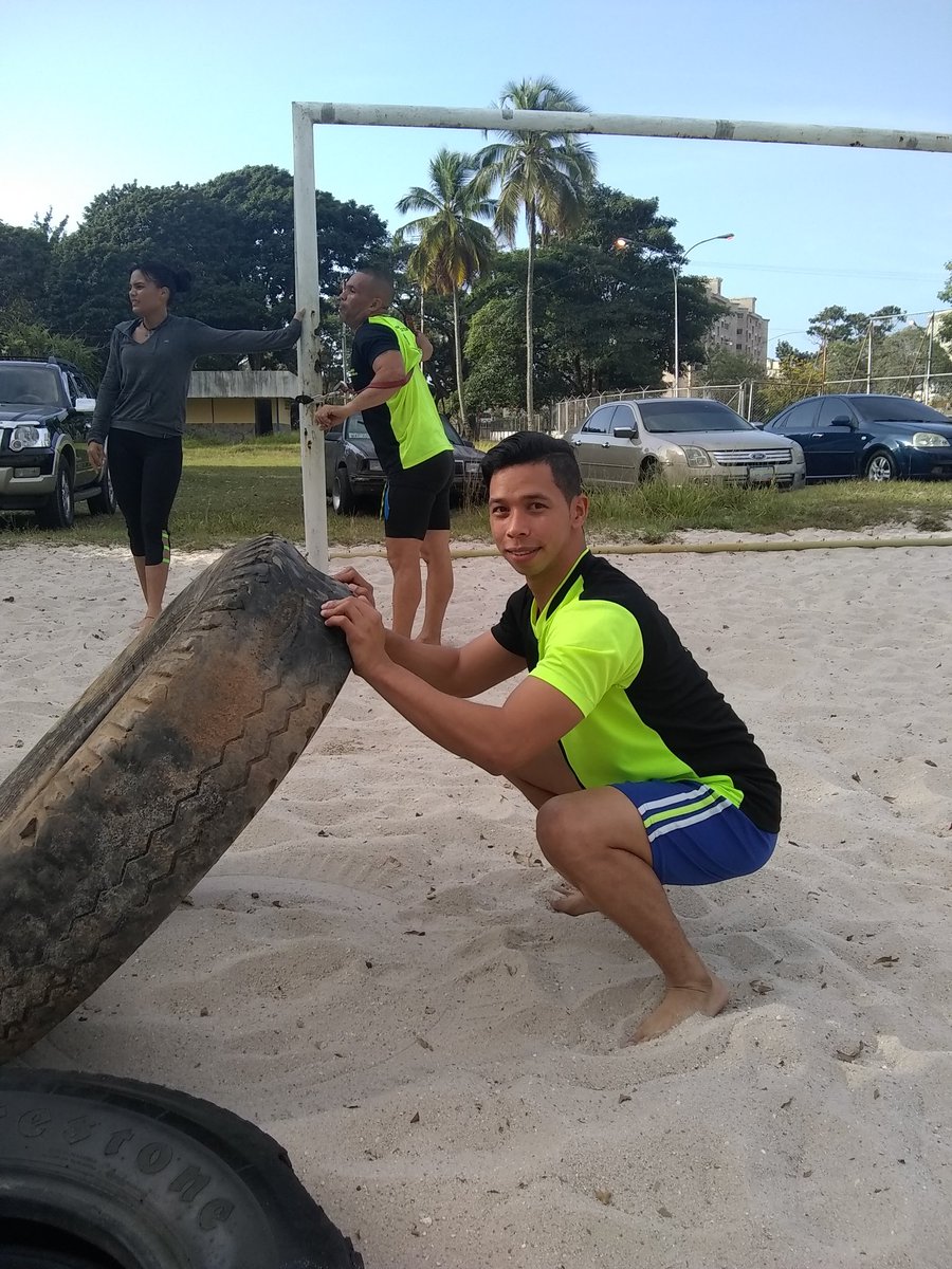 WilmerVasquezve's tweet photo. Hoy sábado nos tocó levantarnos temprano, para ir a realizar nuestro entrenamiento funcional de los sábados. #NaturalMuscles #fitness https://t.co/iREVT9DL5H