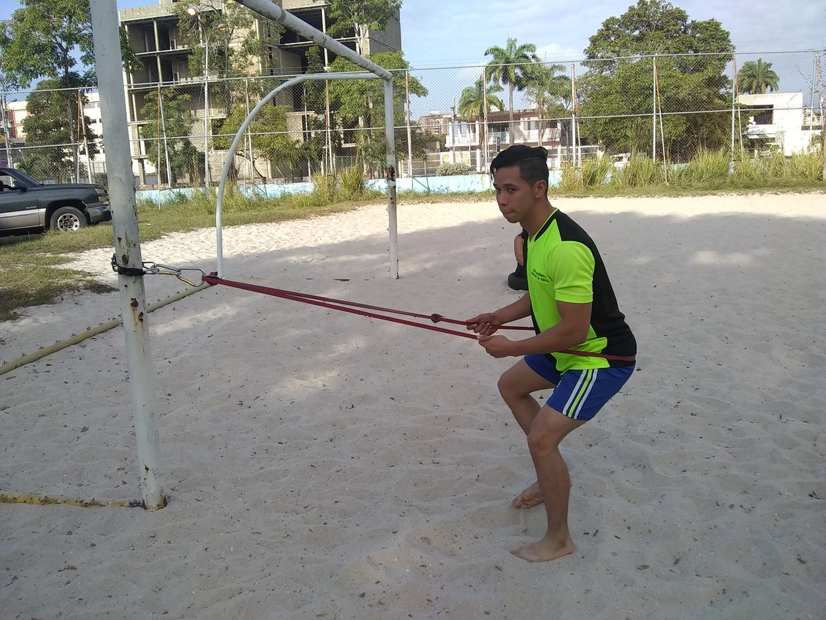 WilmerVasquezve's tweet photo. Hoy sábado nos tocó levantarnos temprano, para ir a realizar nuestro entrenamiento funcional de los sábados. #NaturalMuscles #fitness https://t.co/iREVT9DL5H