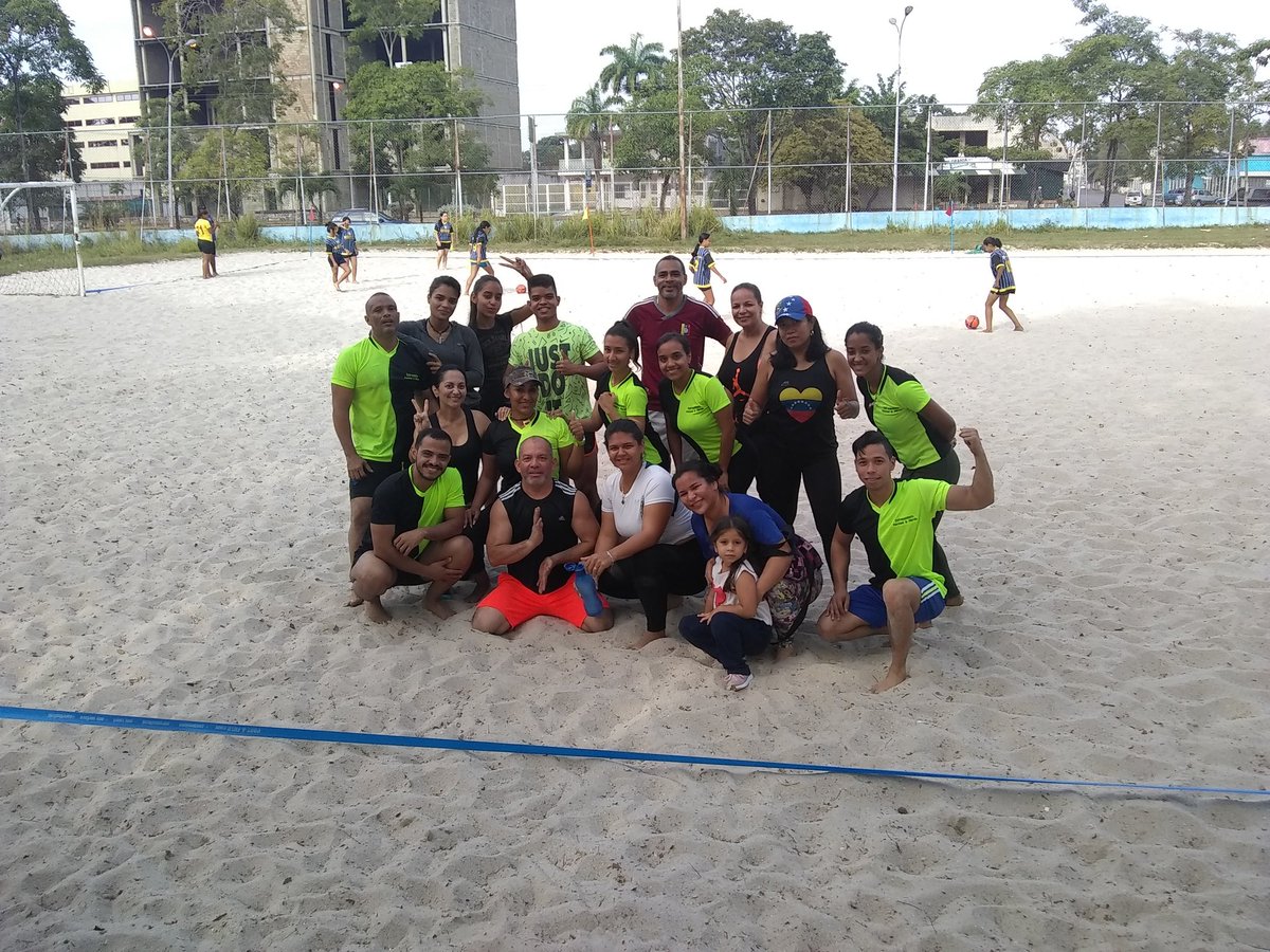 WilmerVasquezve's tweet photo. Hoy sábado nos tocó levantarnos temprano, para ir a realizar nuestro entrenamiento funcional de los sábados. #NaturalMuscles #fitness https://t.co/iREVT9DL5H