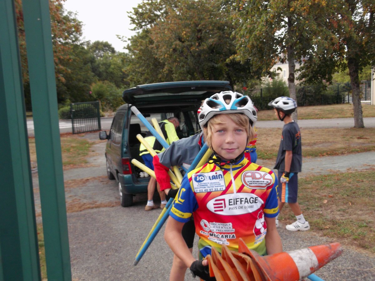 TESSIERVincent3's tweet photo. D'école de vélo à Junior @Paulcocault continue sa progression avec une 3eme place à Lavau sur Loire en 2/3 J . ET DONC 1er Junior Bravo Paul... https://t.co/VP7Jgtdb5H. la saison 2019 est lancée. https://t.co/jlwJoIgygI