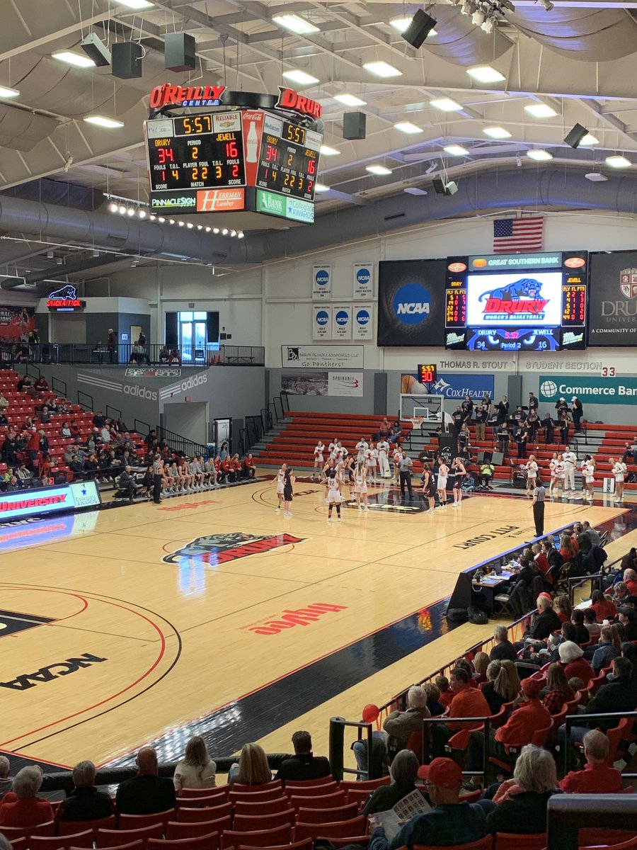 CoachBigMike13's tweet photo. Playing today for William Jewel U,here at Drury on our 40th year, one of my former LVLAKERS, Nic Maccioni !!#Hoopworld!! https://t.co/fthS6xGCHK