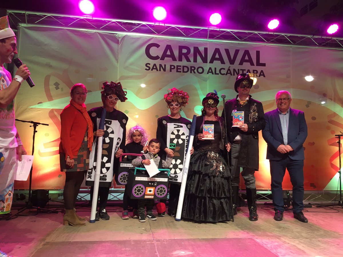 TenenciaSPA's tweet photo. ¡Enhorabuena a los ganadores del concurso de #Disfraces de #SanPedroAlcántara en categoría parejas! #DesfileDelHumor #Carnaval #Fiestas #DisfrutaSanPedro https://t.co/UMUXb2XjS5