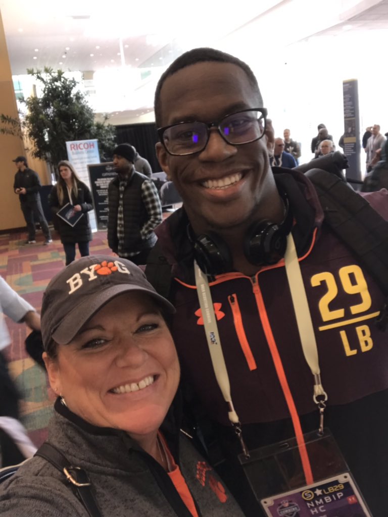 MarshaGreen22's tweet photo. @tlamar57 Wishing you great things in the future! Thanks for stopping to let me get a photo today!  #GoTigers https://t.co/jNmPKabhPG