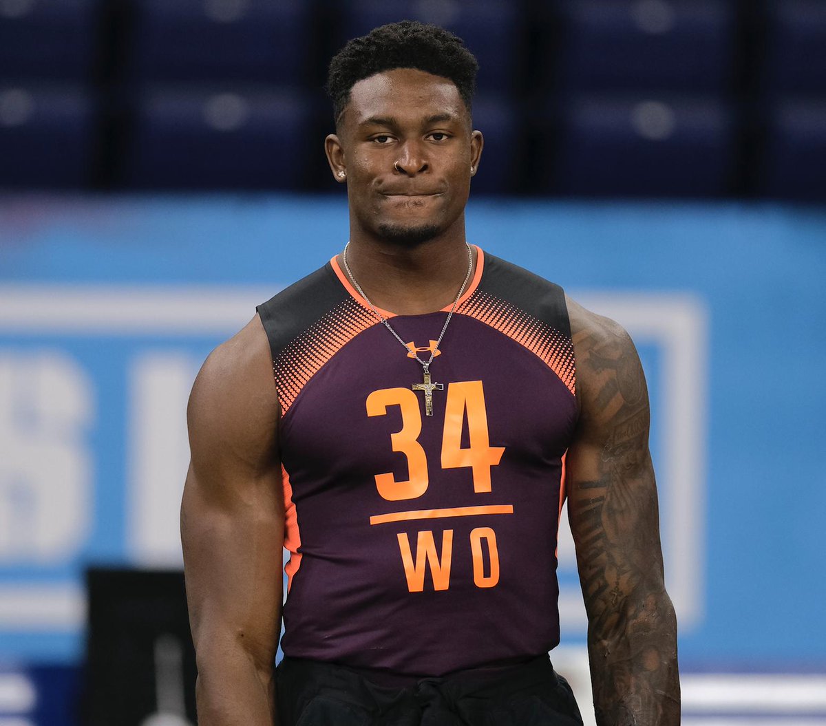 BleacherReport's tweet image. D.K. Metcalf has taken over the NFL combine.

— 6’3” 228lbs
— 27 reps
— 40.5" vertical
— 4.33 40 time
— 1.6% body fat