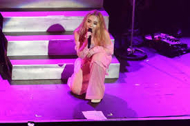 RT! ITS TODAY!! WE AINT EVEN READY 
Happy Singular Tour!!! Show <a href="/SabrinaAnnLynn/">Sabrina Carpenter</a>  some love before she goes on stage tonight.