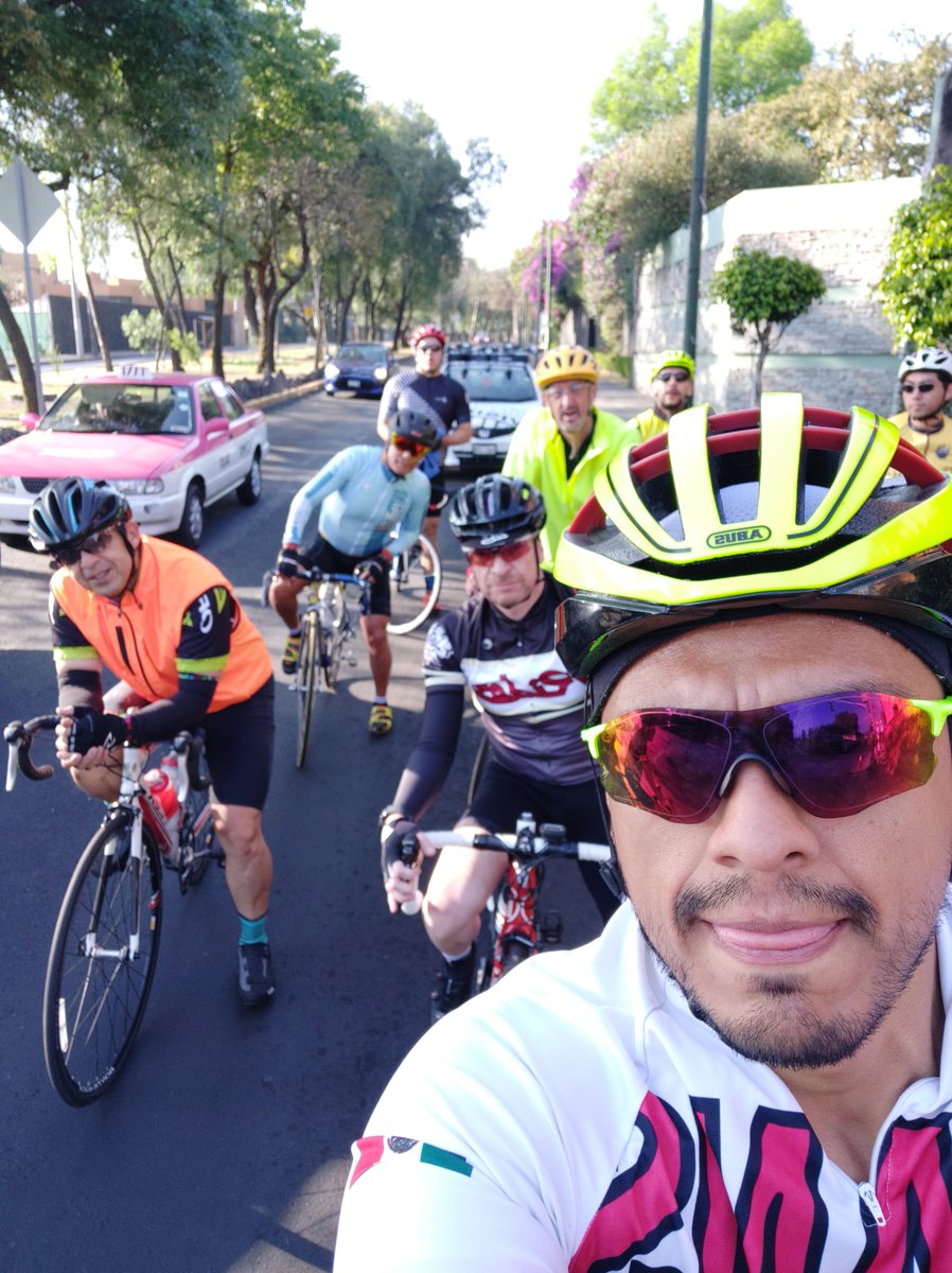 TransvisionBike's tweet photo. Gracias a todos los ciclistas por acompañarnos a una de nuestras rutas favorita. 🚴♂️😎
Así se vivió la rodada de entrenamiento del día de hoy.
Doble Dinamos = ✔️
#TransvisionBike #Ruedasinlímites #EntrenaconTransvision #Ruta https://t.co/v57gmPFDIu