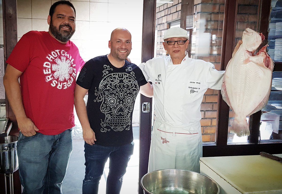 djfrancisdavila's tweet photo. El padre del cebiche !!!
Hoy tuvimos el honor de conocer y comer con #ChezWong el padre del cebiche peruano. 
#ceviche #cebiche #seviche #sebiche #lima #peru #gastronomictour https://t.co/U0IxgCxti6