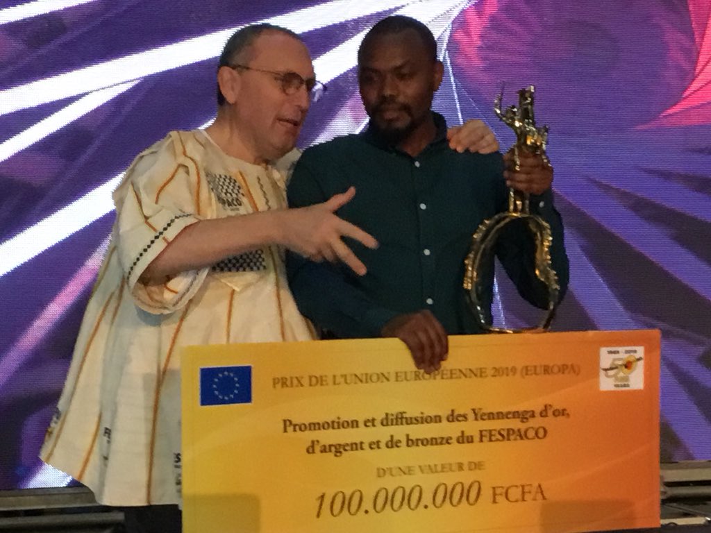 stefanomanservi's tweet photo. Ravi de remettre le Prix UE🇪🇺, qui permettra aux trois Etalons #Fespaco50 🏆 de pouvoir être sous-titrés & doublés, distribués sur des lignes aériennes Europe-Afrique ✈️ et diffusés largement, avec 9 autres films primés, dans des salles européennes🌍. Félicitations aux 3 lauréats https://t.co/OHWl2xBmYf