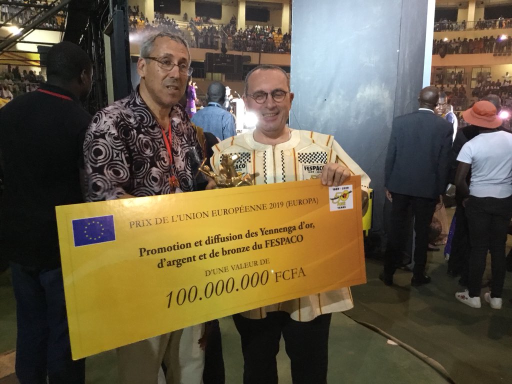 stefanomanservi's tweet photo. Ravi de remettre le Prix UE🇪🇺, qui permettra aux trois Etalons #Fespaco50 🏆 de pouvoir être sous-titrés & doublés, distribués sur des lignes aériennes Europe-Afrique ✈️ et diffusés largement, avec 9 autres films primés, dans des salles européennes🌍. Félicitations aux 3 lauréats https://t.co/OHWl2xBmYf