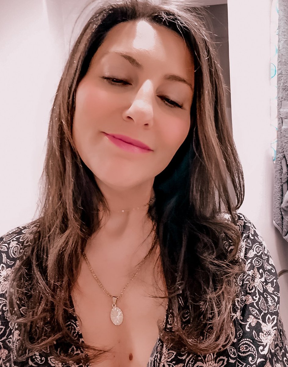 Angie9z's tweet photo. The #SHMILE is the pose you're seeing everywhere! 😆
Influencers are flooding Instagram with the pose: smiling at the camera with eyes closed.
Are you going to try the Shmize?
By the way, I love my necklace from @KandiKandiShop, my favourite jewelry shop! 🖤 https://t.co/tebJPMNwvN