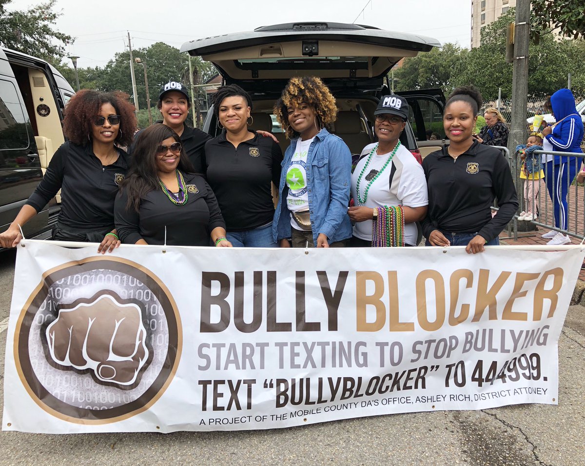 MobileDAoffice's tweet photo. The Floral Parade was a SUCCESS!!! #MCDA #MardiGras2019๐๐๐ #BullyBlocker https://t.co/hntHIiFPcB