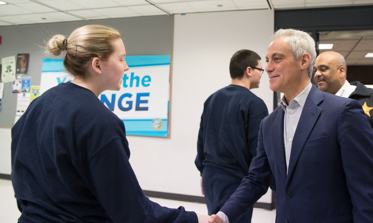 MayorRahm's tweet photo. We are continuing to achieve a downward trend in violent crimes. Homicides declined 44 % year to date, &amp; 40 % compared to last February. This is a testament to @Chicago_Police officers who are partnering with communities across the city to combat crime &amp; violence. #BeTheChangeCPD https://t.co/iG0bg0cHOM