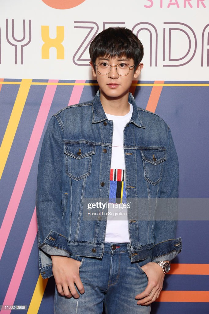 cacanime's tweet photo. Mama he visto a un ángel 

 #UltimateTommyBoyCHANYEOL
 #TwitterBestFandom #TeamEXO #SoompiAwards @weareoneEXO 
https://t.co/OPrSkH7XnK https://t.co/QzGMHZ6nlA