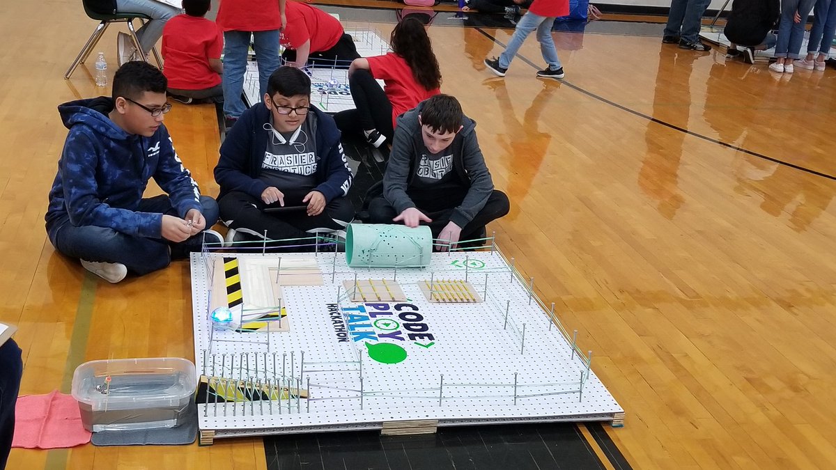 frasierbots's tweet photo. Congratulations to all of our hardworking robotics group! 20th Century Bots placed 4th in Hungry Beast Bots, and our FEAR team placed 1st in Maze Challenge! #frasierfirst #misditech #mesqrobotics #codeplaytalk https://t.co/bDnbGn1fhr