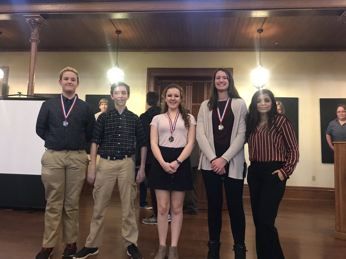 khemphillips's tweet photo. Regional Science Fair at DePauw was a success with students receiving several awards and three students qualifying for State Science Fair! #ghsrocks #waycoolscience https://t.co/qD3stXmJkc