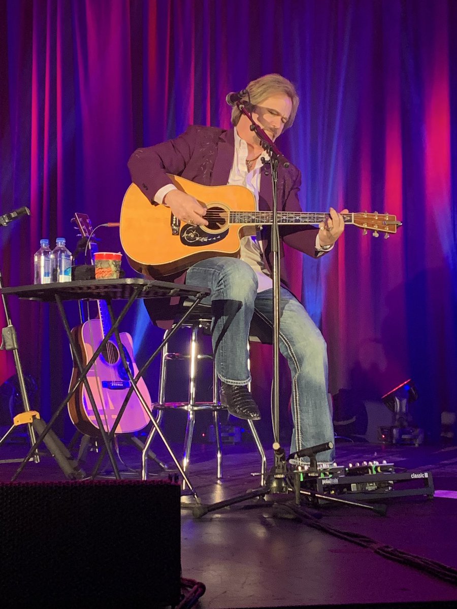 BCover83's tweet image. Seen @Travistritt a couple weeks ago. Wow was he amazing. He handed me his guitar pick at the end of the show! LEGEND!!!