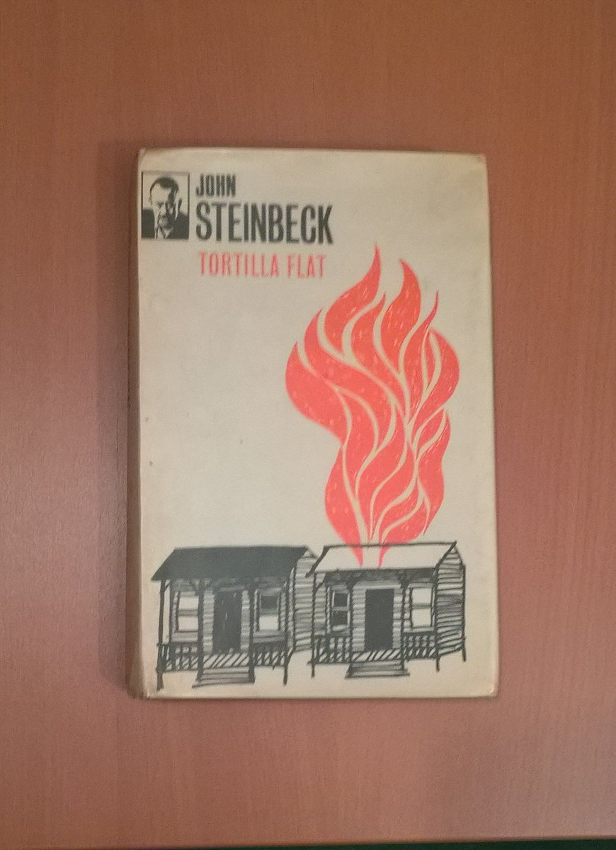 7/7 Last one. It has been quite a challenge to keep it all about the covers, but a rewarding one. I started reading this one again and had to force myself to put it down to take the photo 😊