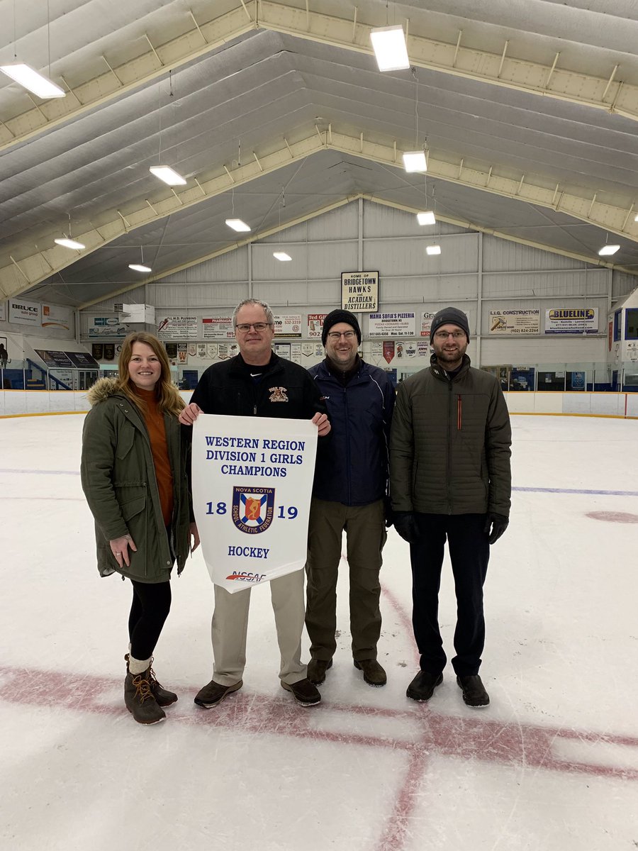 momstravels's tweet photo. PVEC Girls Hockey Team won the Regional Banner this afternoon! Congrats girls and coaches (a bias special shout out to Ken and Caitlin)! All the best at Provincials! https://t.co/7fGb7VclwC