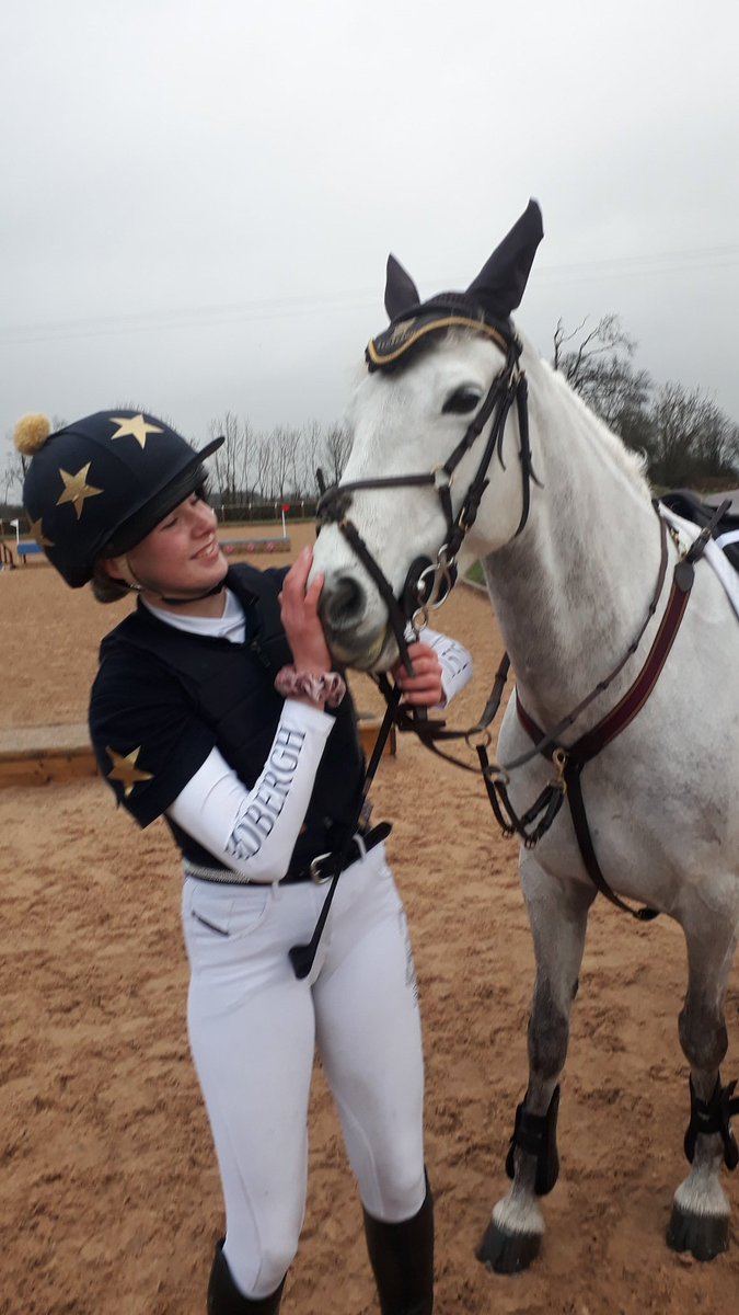 Sed_Equestrian's tweet photo. These two massively talented riders dominated the huge 1m 10 class with Katie winning the horse section & Kitty winning the pony section #phenomenal to watch #justwow https://t.co/gUXvvzr0yI