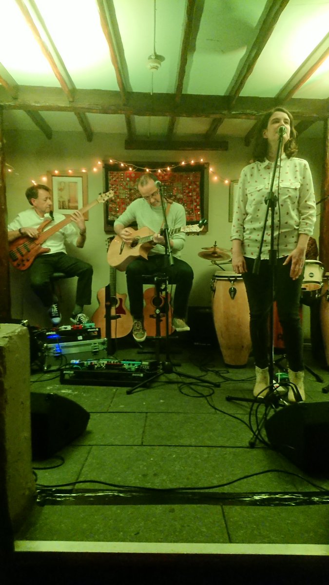 PerformersPints's tweet photo. @hazeyjanemusic currently on stage at @RisingSunPotton for @PerformersPints, superb chilled out acoustic music from this quartet from Northamptonshire https://t.co/vQQJZVHovW