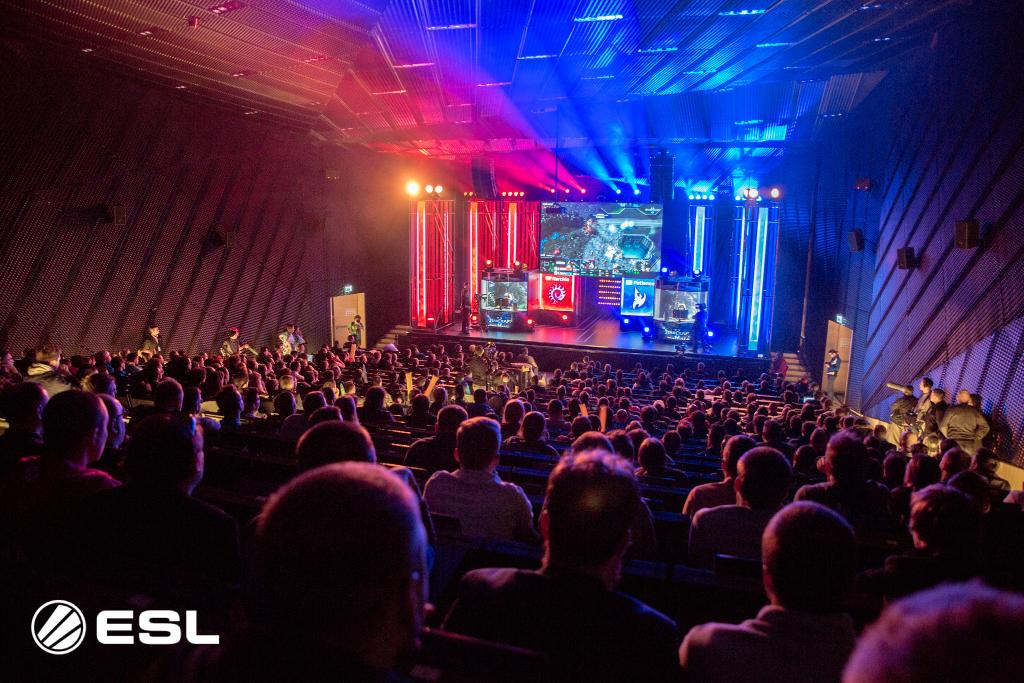 Slasher's tweet photo. Another Huge Esports Weekend
🇵🇱CSGO Major #IEM
🇵🇱SC2 #IEM
🇵🇱Fortnite #IEMKatowice
🇺🇸OW #OWL2019
🇺🇸LoL #LCS
🇩🇪LoL #LEC
🇺🇸Smash #NintendoNOA19
🇯🇵Tekken #Tekken
🇺🇸HS #HCTWinter
🇯🇵SFV #SFL2019
🇺🇸PUBG #NPL
🇺🇸Apex Legends #CodeRedLive
🇪🇺Dota2 #WePlay
🇺🇸WoW #AWC
🇺🇸Halo #H3Winter https://t.co/ht9dDGvyZU