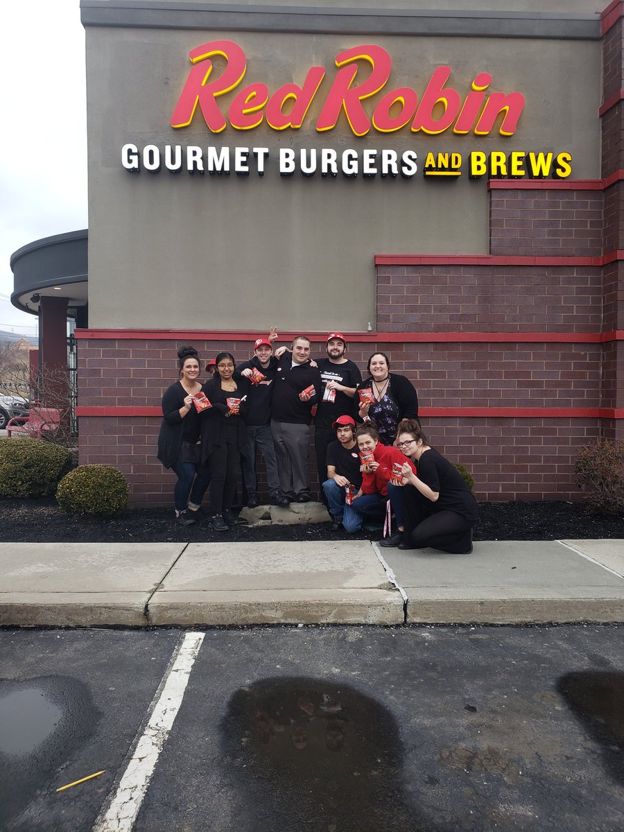 DCRedRobin337's tweet photo. Walking Taco day here at Dickson City Red Robin!! We ❤ our team members!! @HRATYOURSERVICE #TeamMemberAppreciationWeek #walkingtacos https://t.co/j0EtkjVybK