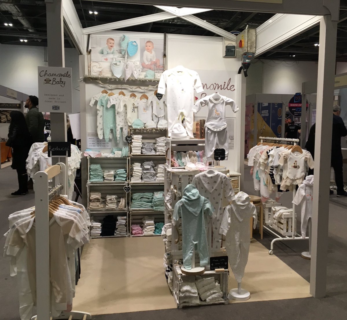 ChamomileBaby's tweet photo. Evening lovelies, We are @thebabyshow this weekend &amp; loving it. It’s been so great meeting all lovely people &amp;can’t wait for tomorrow now😀
#thebabyshow #excel #london #shoppingtrip #babyontheway #pregnancy #mumtobe #babygift #unisex #babyclothes #madeinengland https://t.co/YxvUnnsRke