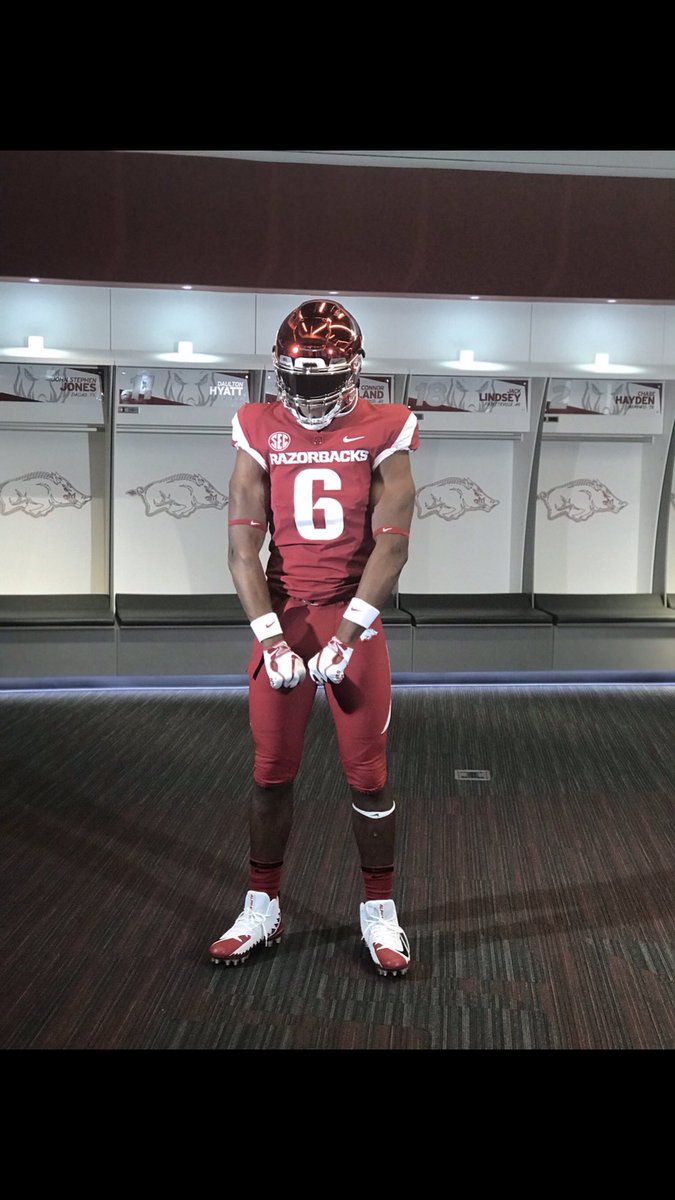 Tre_Got_Skills's tweet photo. Blessed ๐๐พ to receive my 15th offer from @RazorbackFB from @coachchadmorris @CoachSCaldwellโผ๏ธ The coaching staff showed me a lot of love ๐ฏ #SEC #WPS #DiamondGangXX #Razorbacks #RazorFast #Followhogs #HOGS https://t.co/lZvCLPruS0
