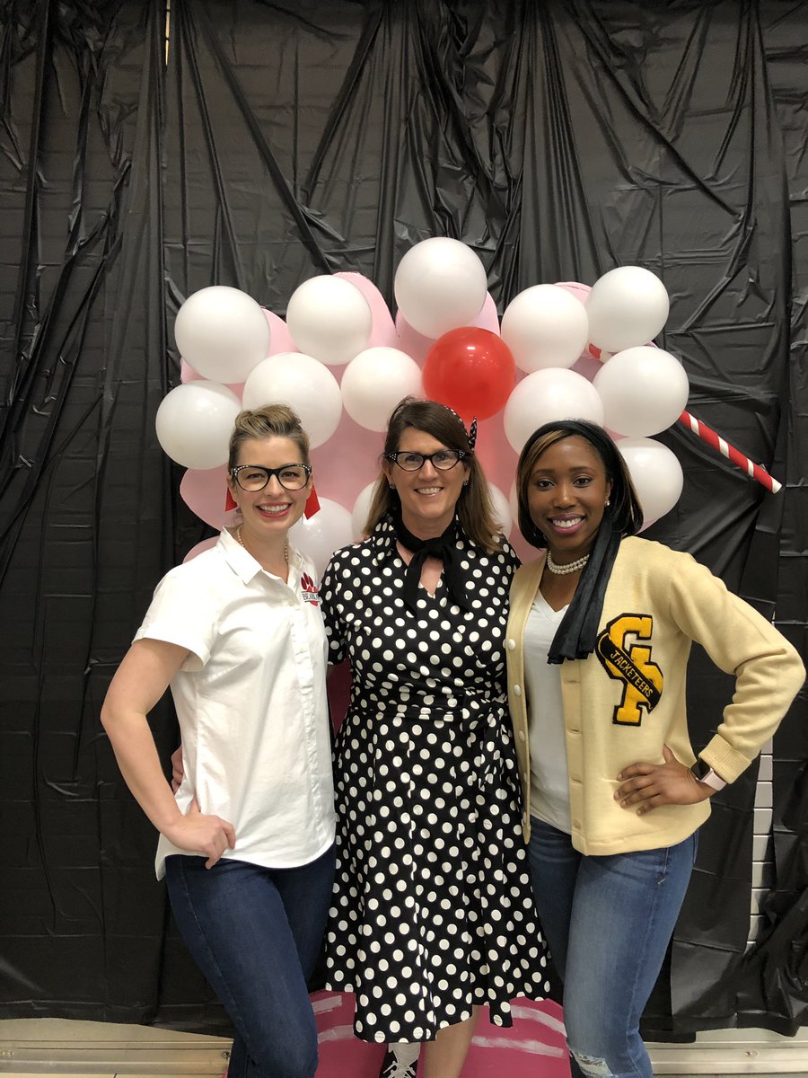soeder_katie's tweet photo. Channeling our inner 50’s selves @BlackBearkats @blackelempto #sockhop....what a great night! @ledoux_melissa @edwards_latish https://t.co/gnwLRhco6R