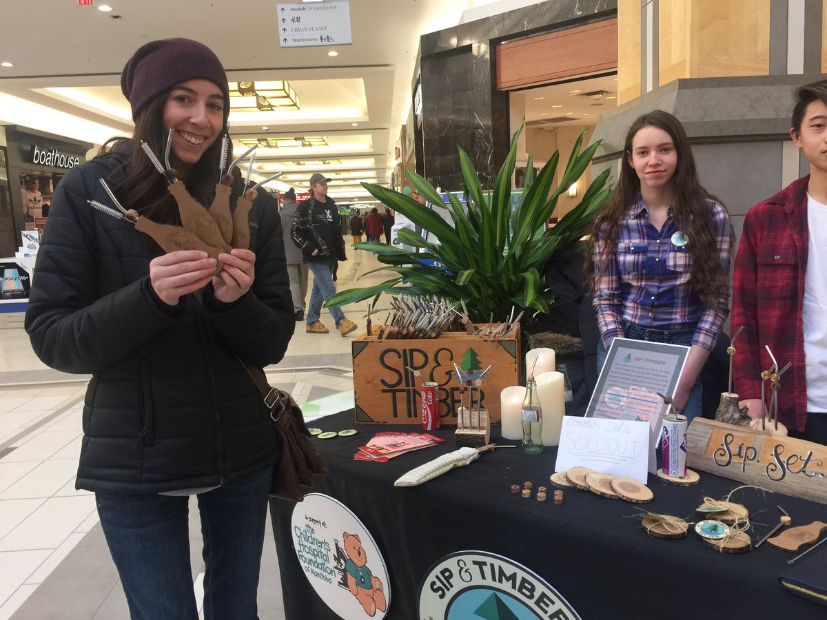 AnoMagnifico's tweet image. Look who’s out supporting @nmcLRSD @wpcLRSD @jhbLRSD @JAManitoba @KildonanPlace #tradeshow #manythanks #greatsupport #entrepreneurship #innovationinaction