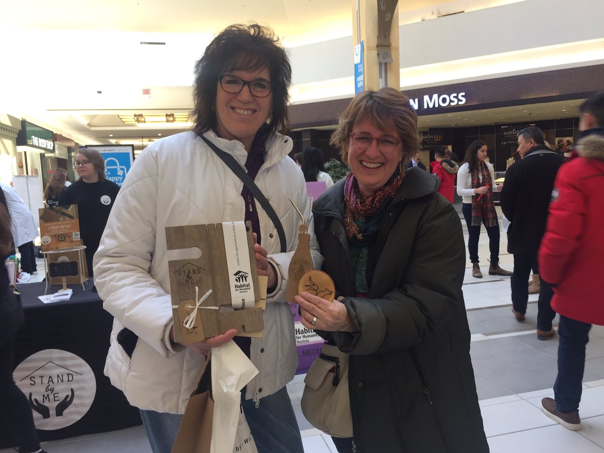 AnoMagnifico's tweet image. Look who’s out supporting @nmcLRSD @wpcLRSD @jhbLRSD @JAManitoba @KildonanPlace #tradeshow #manythanks #greatsupport #entrepreneurship #innovationinaction