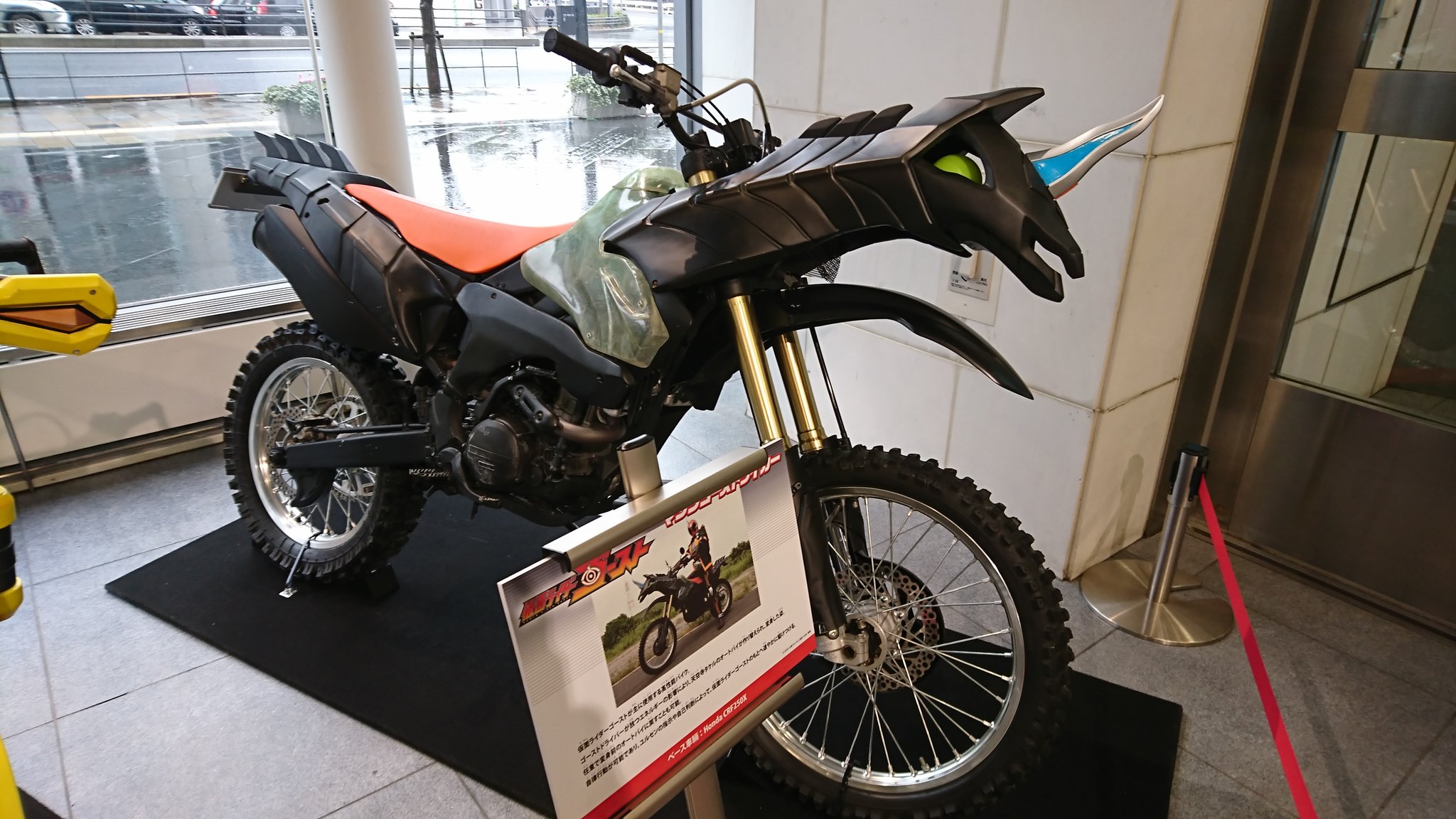あにじゃ Cs11 7 8マリン Hondaウェルカムプラザ青山 で 期間限定でライダーマシンの展示やってるので遊びに来てみました 仮面ライダービルド 仮面ライダーゴースト 仮面ライダーエグゼイド 仮面ライダーレーザーバイクゲーマーレベル2 マシンゴー