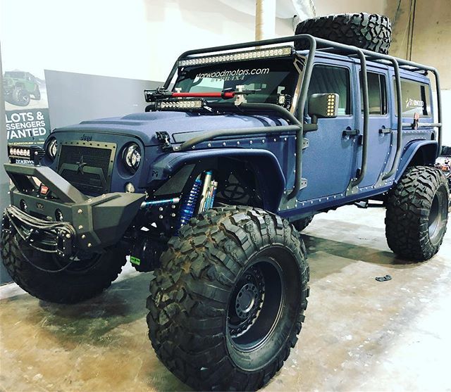 Perfect for Saturday night valet. #NomadXL #StarwoodMotors #StarwoodCustoms #StarwoodPerformance #portals #rollingon44s #extendedjeep #dieseljeep ift.tt/2TrTxl8
