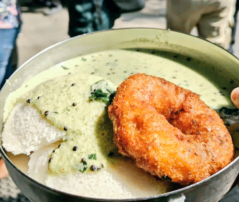 Vriti6597's tweet photo. Most favourite idly vada in town!!#food #love #southindianfood #india #maharashtratoday #SundayFunday #foodie #lovefood #FoodIsBae #indiafood #Explore #TweetMaster #tweeting #TweeterWorld #countryside #local #indianfood https://t.co/7RUKb1YFti