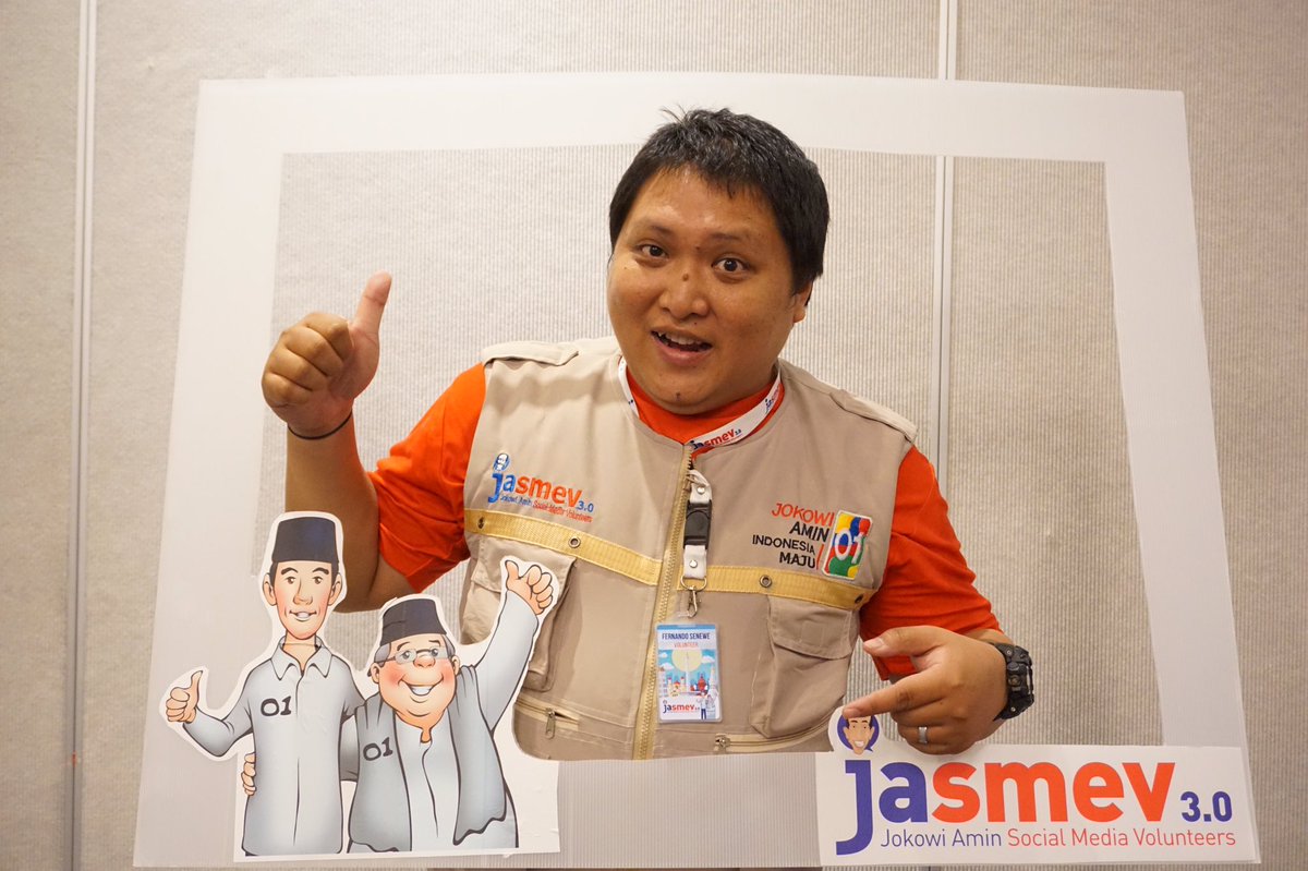 Mari berpolitik dengan gembira, karena politik adalah kegembiraan 👍 @fsenewe #JanganGolput #01IndonesiaMaju #01JokowiAmin #17AprilPilihJokowi #01OptimisIndonesiaMaju #JASMEVmenangkanJokowi