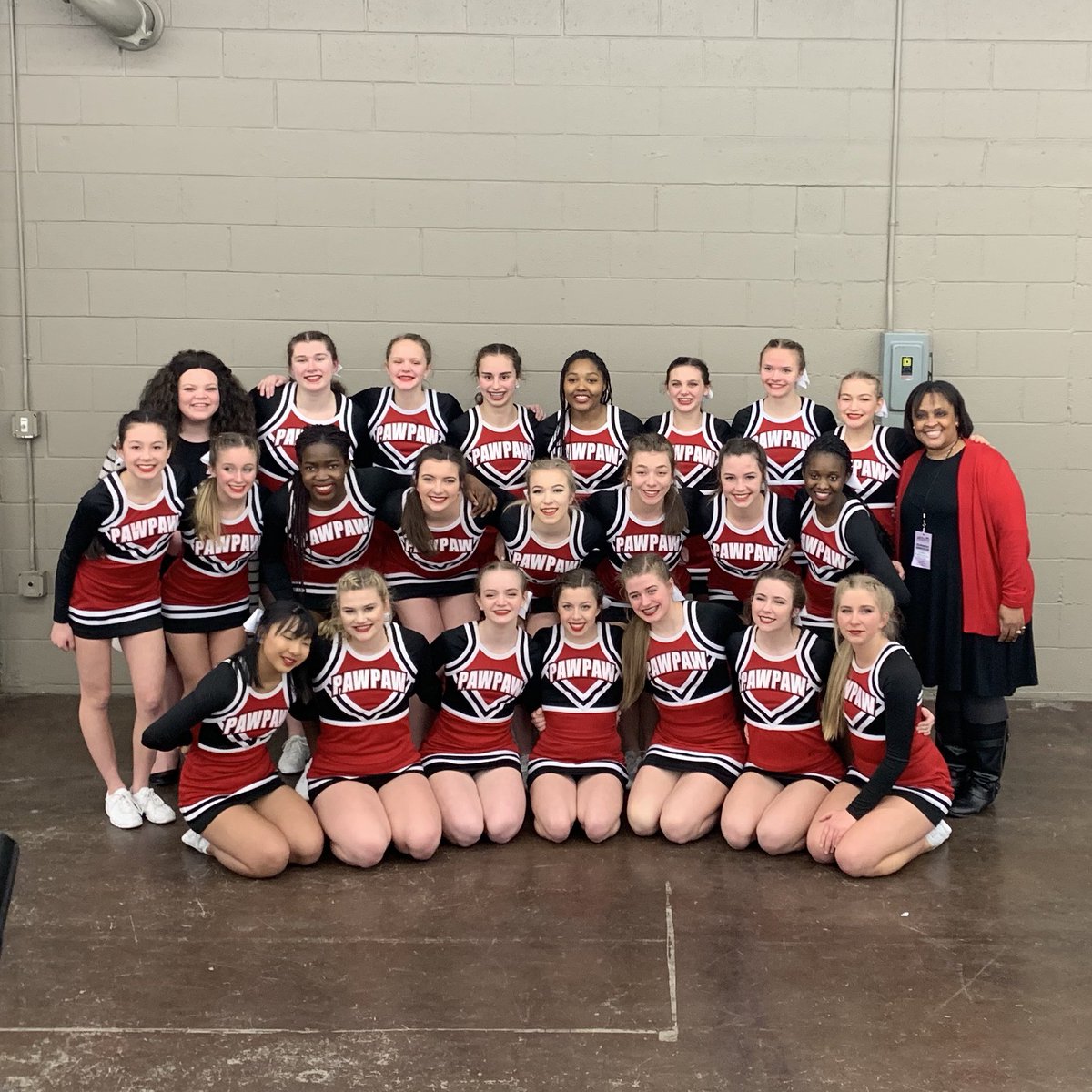 PawPaw_Cheer's tweet photo. 5th in the State! #PoweredByPride #RedsOnFire #DefendTheName #BackOnBlue π₯ππ https://t.co/XfKp1nSVXv