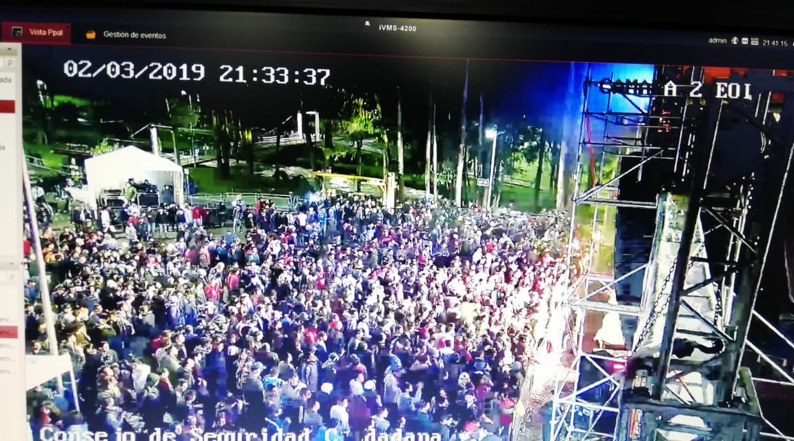 CSC_CUENCA's tweet photo. Desde nuestra Unidad Móvil Comando de Incidentes del #EOICuenca monitoreamos el evento #Rotofest2019 para apoyar a la seguridad de todos los asistentes y precautelar el buen uso del espacio público. https://t.co/qO1wWUN2Vv