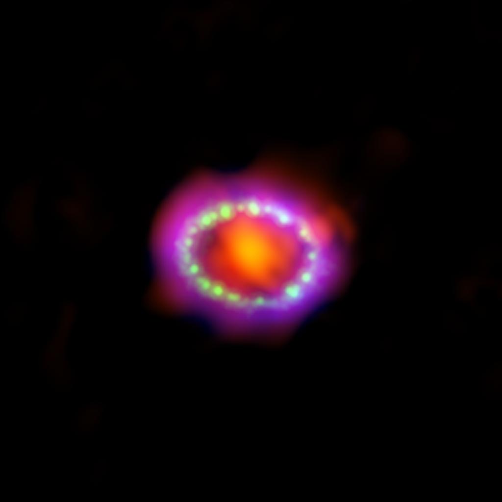NASAGoddardPix's tweet photo. In 1987, light from an exploding star arrived Earth after traveling across 160K light-years of space. It was the closest supernova humanity had seen in centuries. 32 years later, astronomers continue to study it for clues about how stars live and die: https://t.co/7xQ4q5NAt8 https://t.co/GlCl1bRVxh