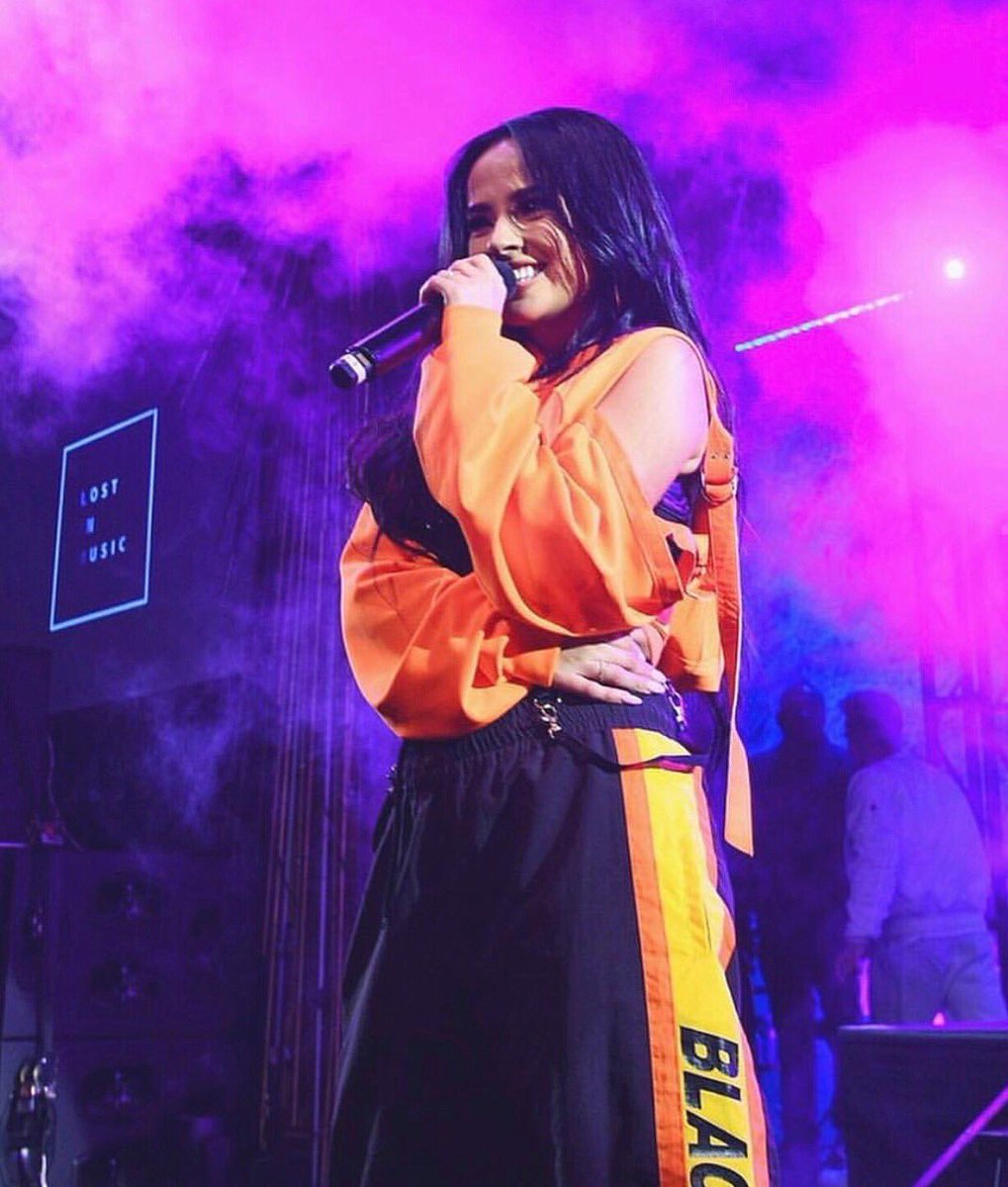 ¡Feliz cumpleaños a la dura @iambeckyg! 🧡💜
.
.
.
#Tr3s #BeckyG #LBD #Mayores #HBD https://t.co/V8MKjvY9Z8