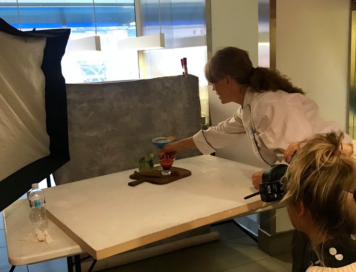 CarolHarrisonRD's tweet photo. Fun day today learning about food styling @GBCollege. It’s a great hands-on class packed with tips. Today we tackled burgers and cocktails! I’m taking lots of notes to share out with @DietitiansCAN Food and Culinary Network. #rdkitchenparty https://t.co/DbgimxqWH0