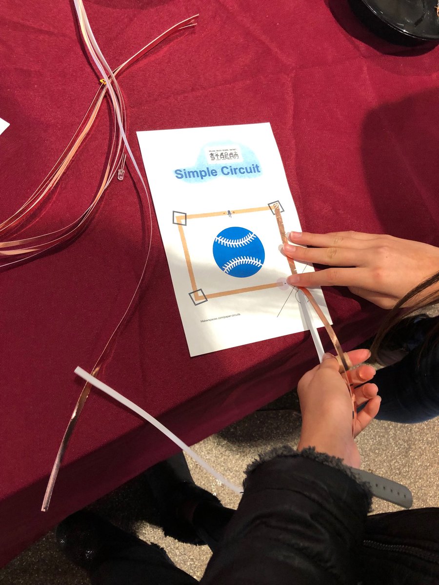 sabrina_sbsd's tweet image. Creating a simple circuit with #sbsdstream #sbsdedu @sdfestivalscienceengineering