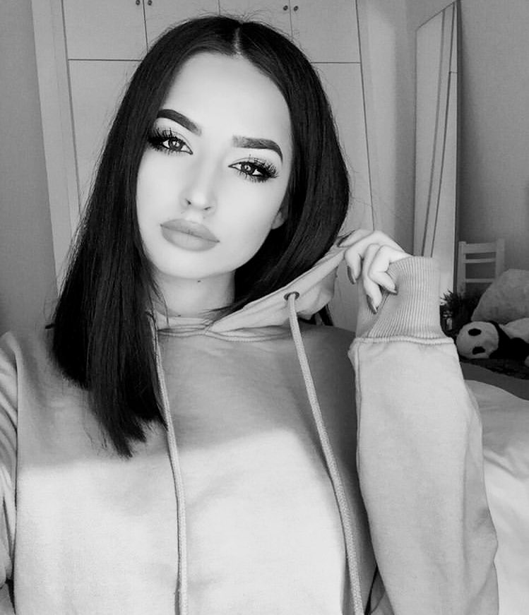 scdbrat's tweet photo. 𝐼 𝒶𝓂 𝓈𝑜𝓂𝑒𝓌𝒽𝑒𝓇𝑒 𝒷𝑒𝓉𝓌𝑒𝑒𝓃 𝓃𝑜𝓈𝓉𝒶𝓁𝑔𝒾𝒶 𝒶𝓃𝒹 𝒽𝑒𝒶𝓇𝓉𝒶𝒸𝒽𝑒 ♡ https://t.co/pKa1yKxKDO