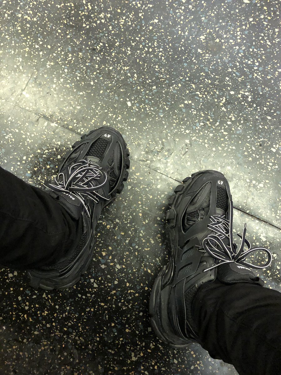 Chris_L1380's tweet photo. Thank you for these #SnowBusters #treadkillers @BALENCIAGA https://t.co/Wmy4dTVHXV