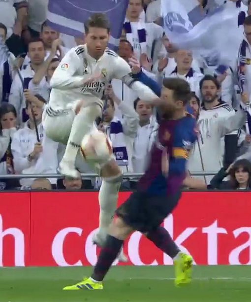 DenizaFoki's tweet photo. Ter Stegen after seeing what Ramos did to Messi #ElClásico 💙❤️ https://t.co/uqSTMy6hzE