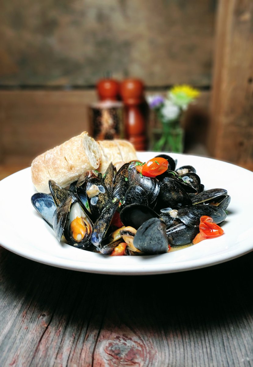 Bassbaybrew's tweet photo. It's Saturday night! We've cooked up some amazing special dishes for you tonight! Stop in for Surf and Turf, PBR Mussels, Twin Lobster Tails, or Prime Rib!  #dinnertime https://t.co/E2Y3Kw9jp3