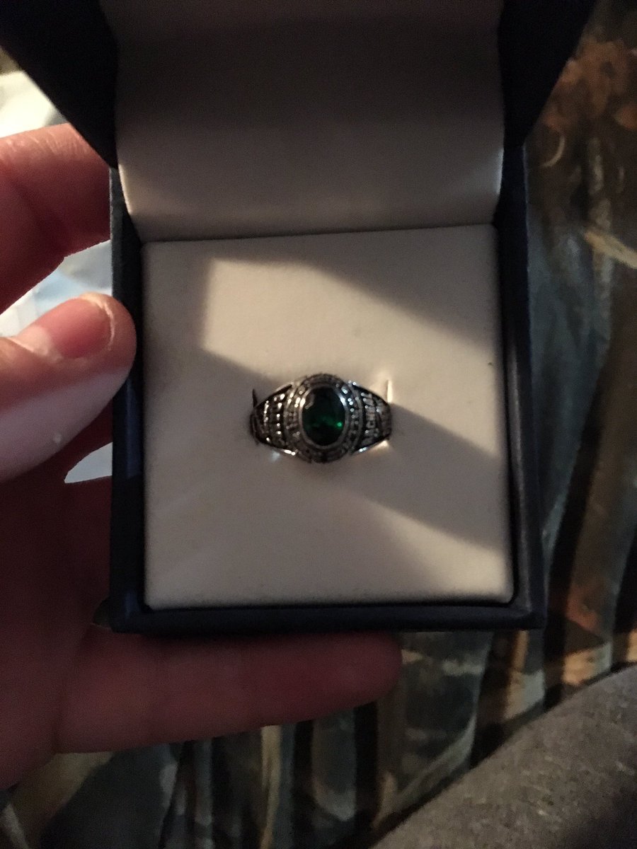 Rachealadams__'s tweet photo. Thanks @jostens it came a week early #Classing https://t.co/4mgIz1kgFw