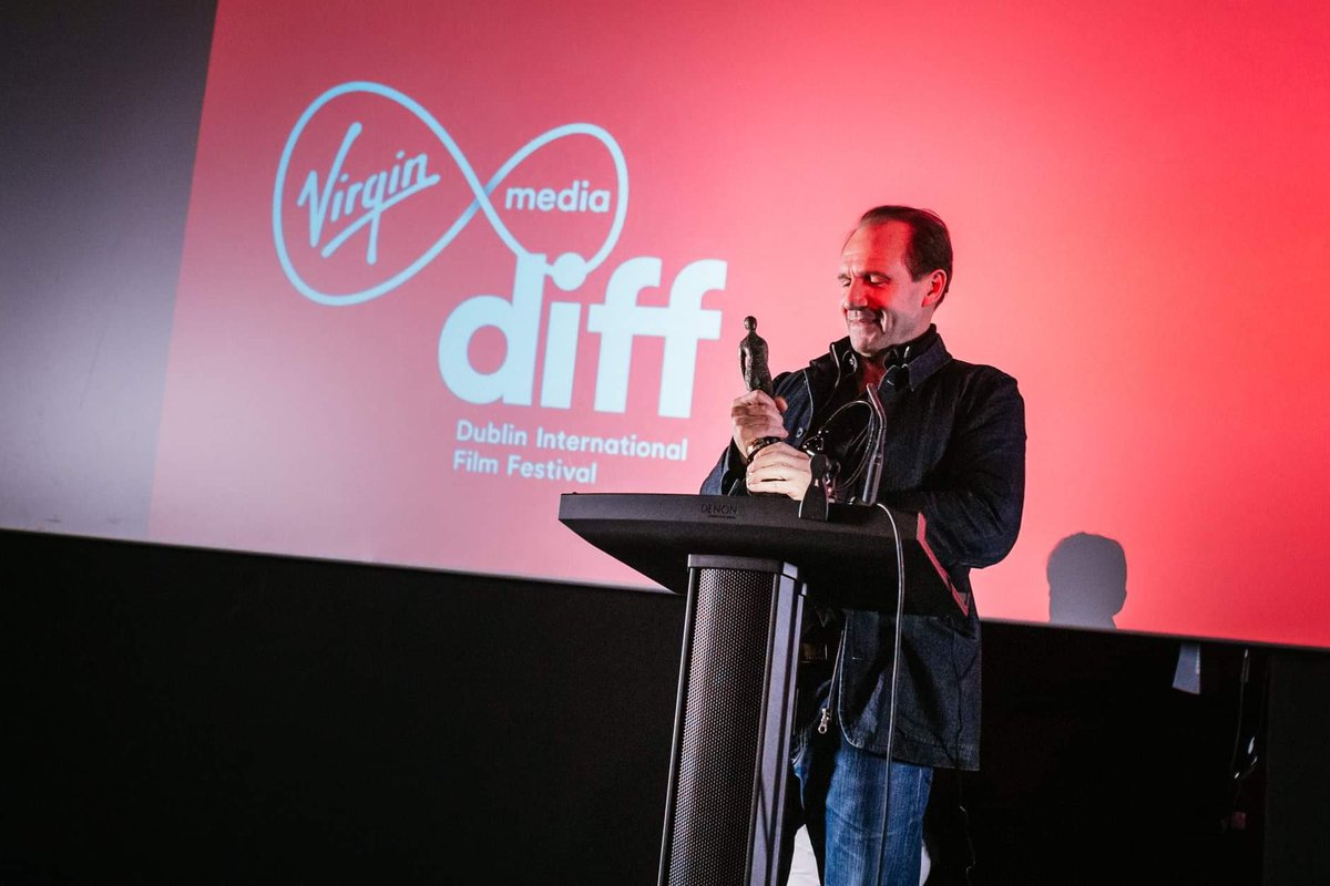aidangreene's tweet photo. The incomparable #RalphFiennes accepting his @DublinFilmFest #Volta award @CineworldDublin following a screening of #WhiteCrow + Q&A by @Helen_Meany with director/star Fiennes and screenwriter #SirDavidHare. Thank you to Irish acting legend #JohnKavanagh for presenting the Award. https://t.co/xzRcGUlNYW