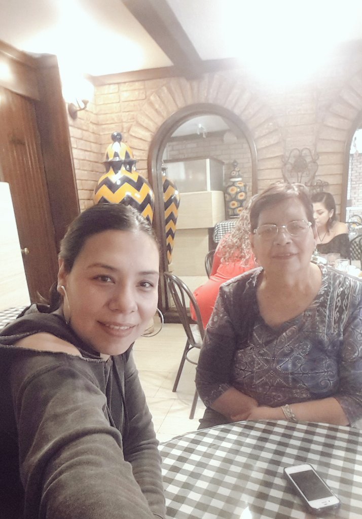 yuri1Villarreal's tweet photo. LE Clair Chocolate 
#MiMadre #Deliii https://t.co/IQpD1UJsXr